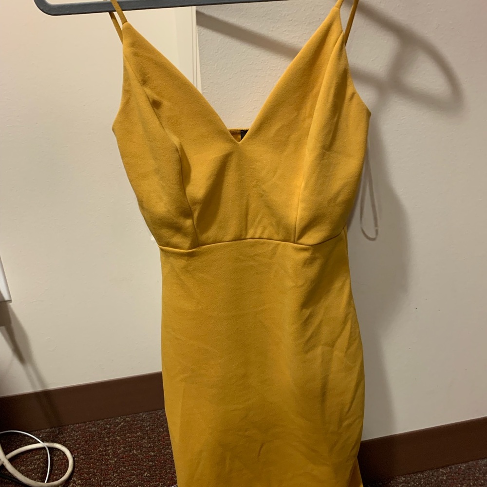 💛SPAGHETTI STRAP WINDSOR DRESS💛